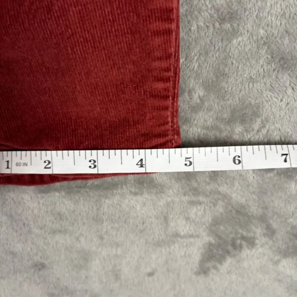 Levis soft red